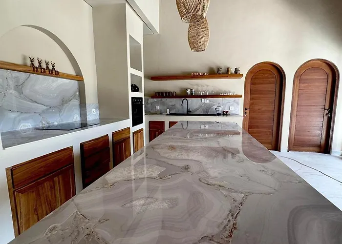 Mersea -brand New Balangan -luxurious 4 Bdr With Huge Pool *